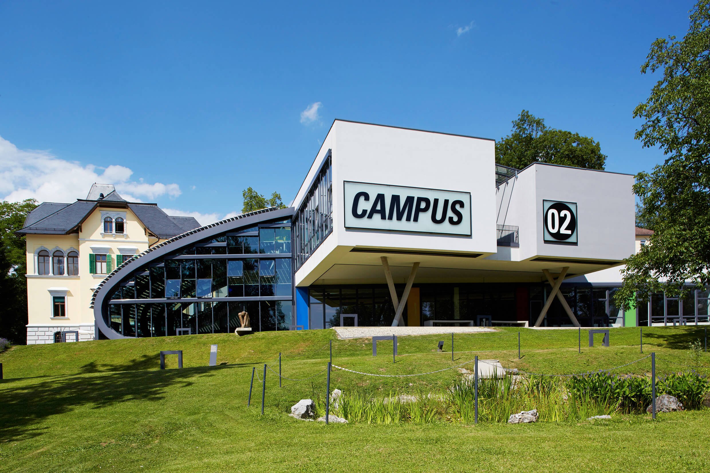Gebäudeansicht des Campus 02 - Fachhochschule der Wirtschaft